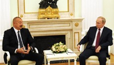 Путин обсудил с Алиевым трехсторонние договоренности с Арменией