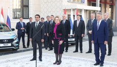 Россия передала школам Таджикистана 8 автомобилей